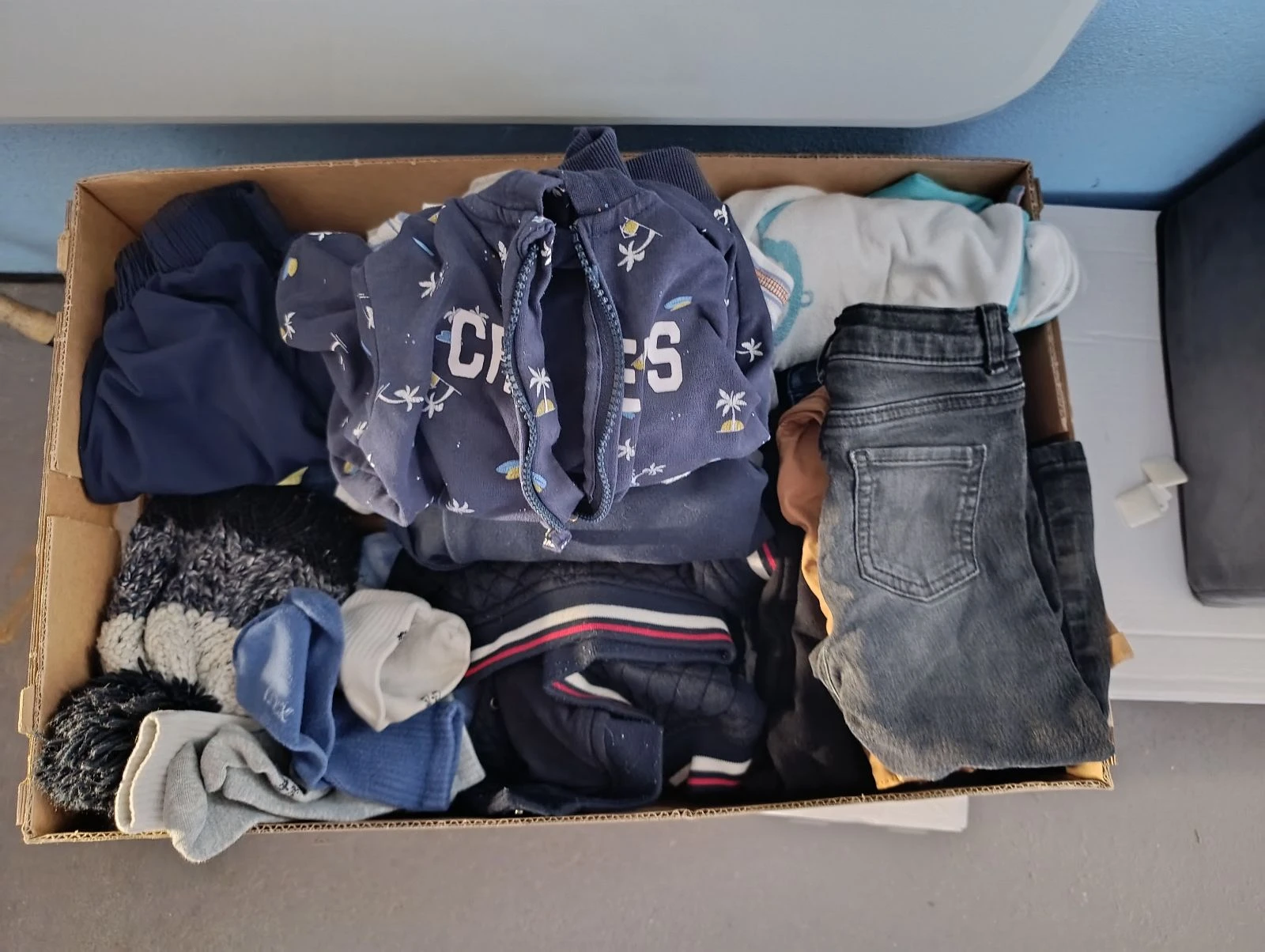 Lot de 32 vêtements enfant bébé / garçon de 3 a 4 ans - idéale revendeur